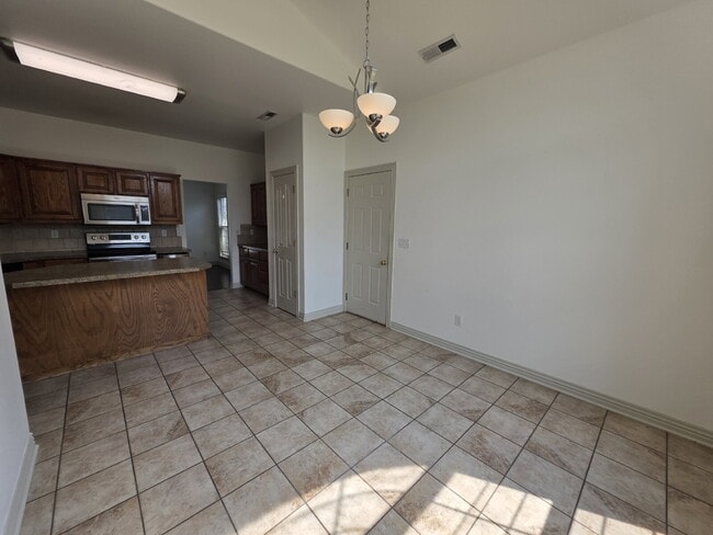 Photo - 302 Cross Creek Dr