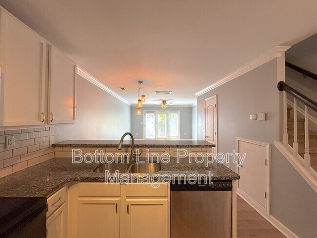 1218 Green Oaks Ln Unit J