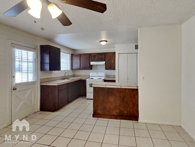 Photo - 5619 N 61st Cir