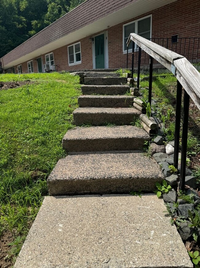 Photo - One bedroom Southwick Ma U-13 Unit -13