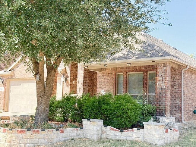112 Rustic Oak Ln