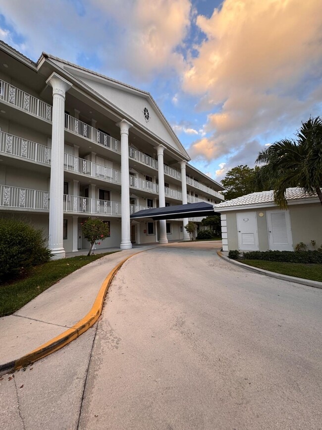 Photo - 3507 Village Blvd Unidad 201