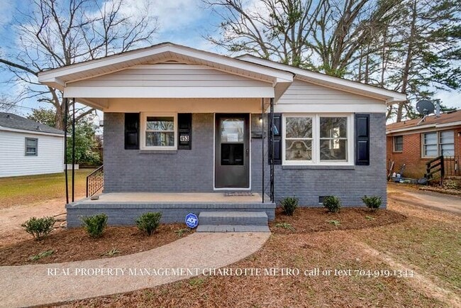 Building Photo - A Cozy Rock Hill Retreat Close to It All