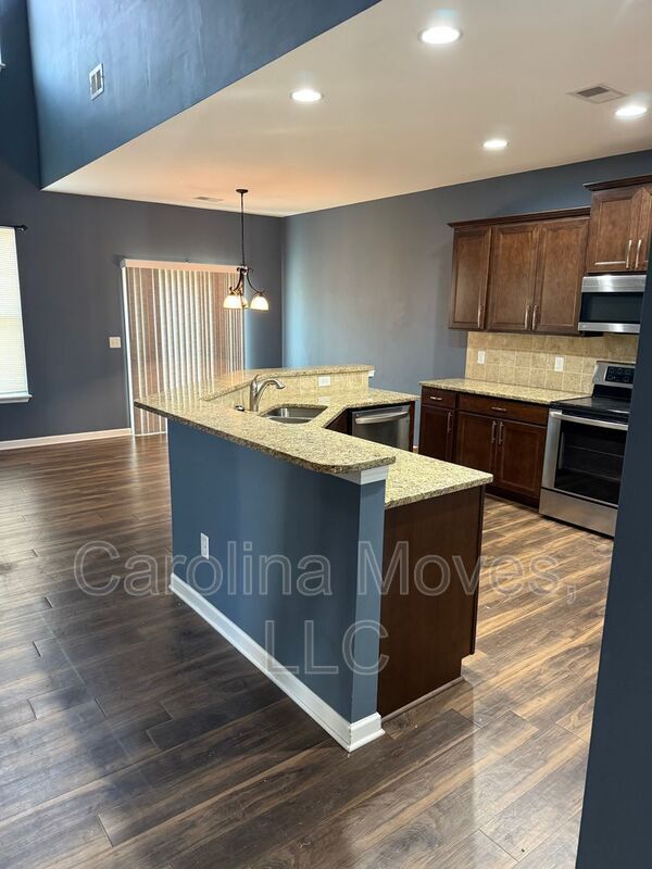 Photo - 451 Riverdale Rd