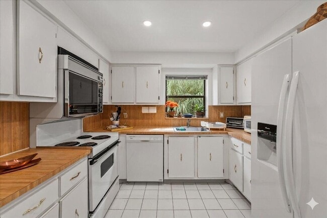 Photo - 16251 Golf Club Rd Unidad 312