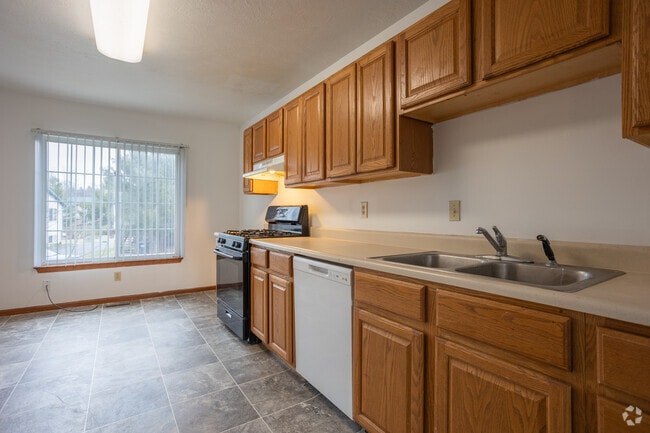 6BR, 3.5BA - 2,100SF - Kitchen - Firehouse Crossings