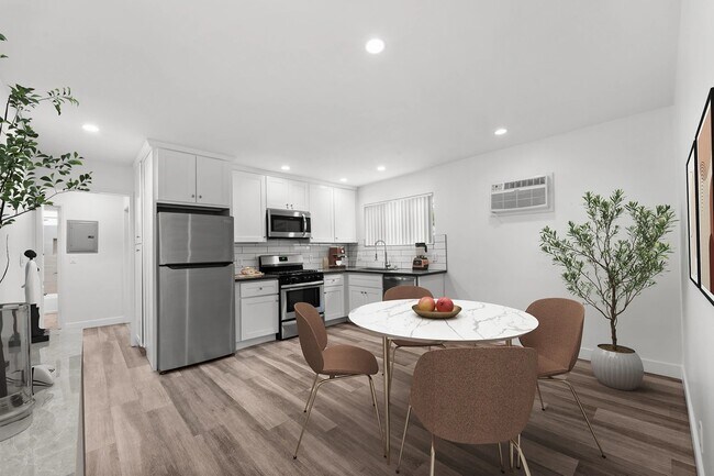 Photo - 925 W 30th St Unit 14