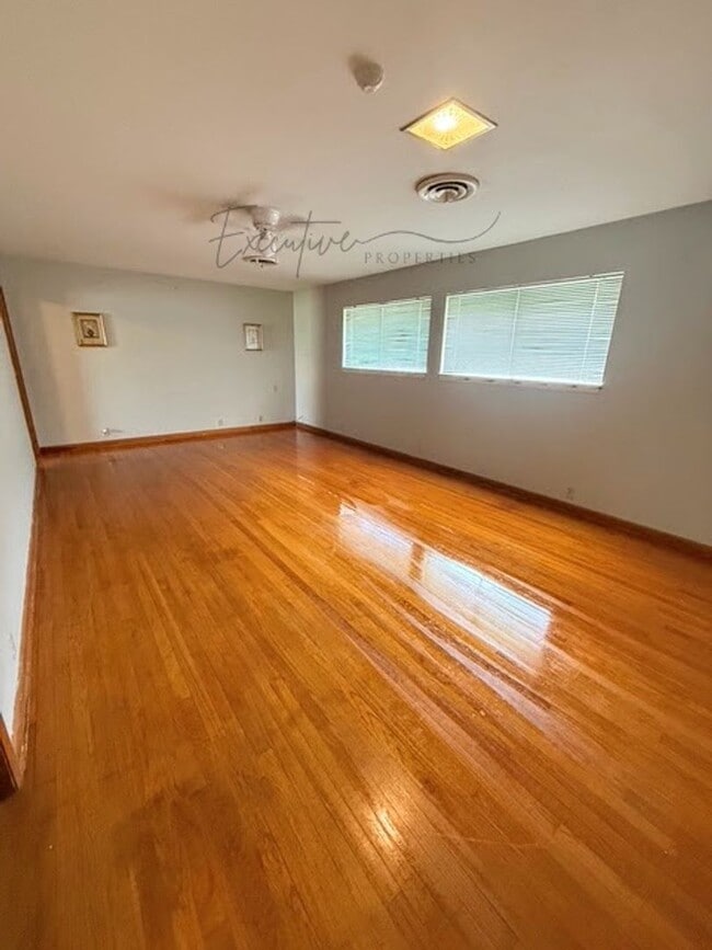 Photo - 4-Bedroom Family Home in a Quiet Sulphur Neighborhood