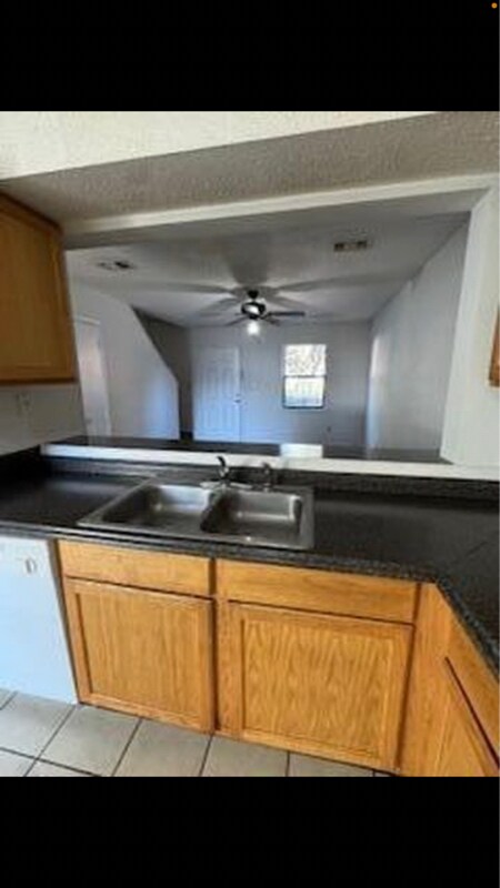 Photo - 696 Tyner St