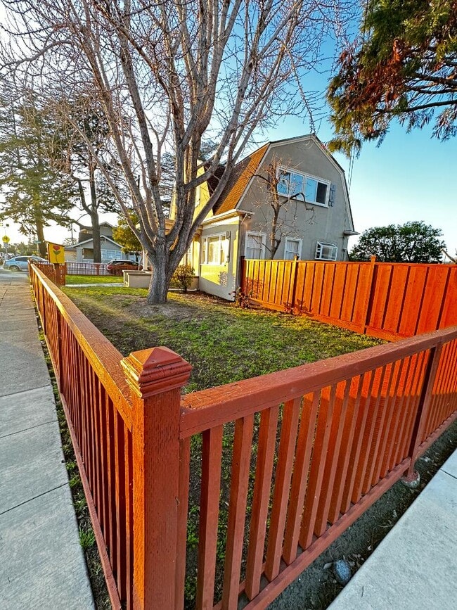 Photo - 1010 Dutton Ave