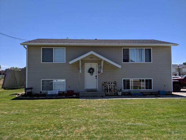 Spacious & Affordable! 5 Bed 2 Bath Home f... - Spacious & Affordable! 5 Bed 2 Bath Home f...