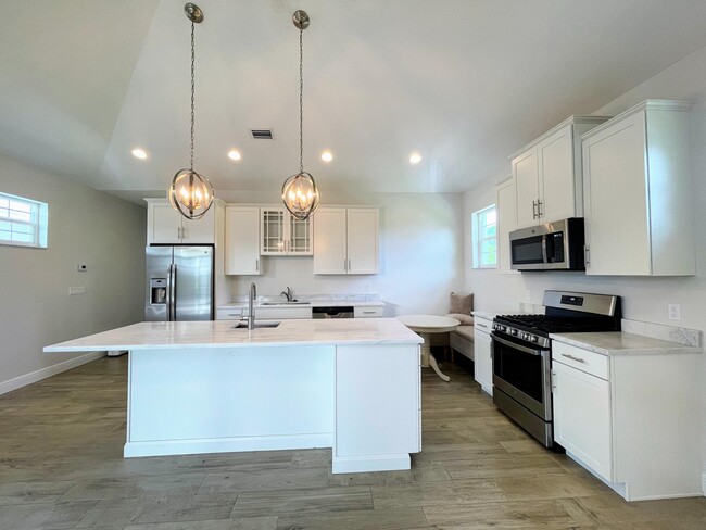 Photo - 4980 SE Railway Ave