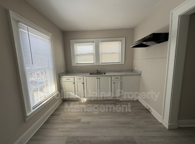 Building Photo - 1621 N Hamilton St