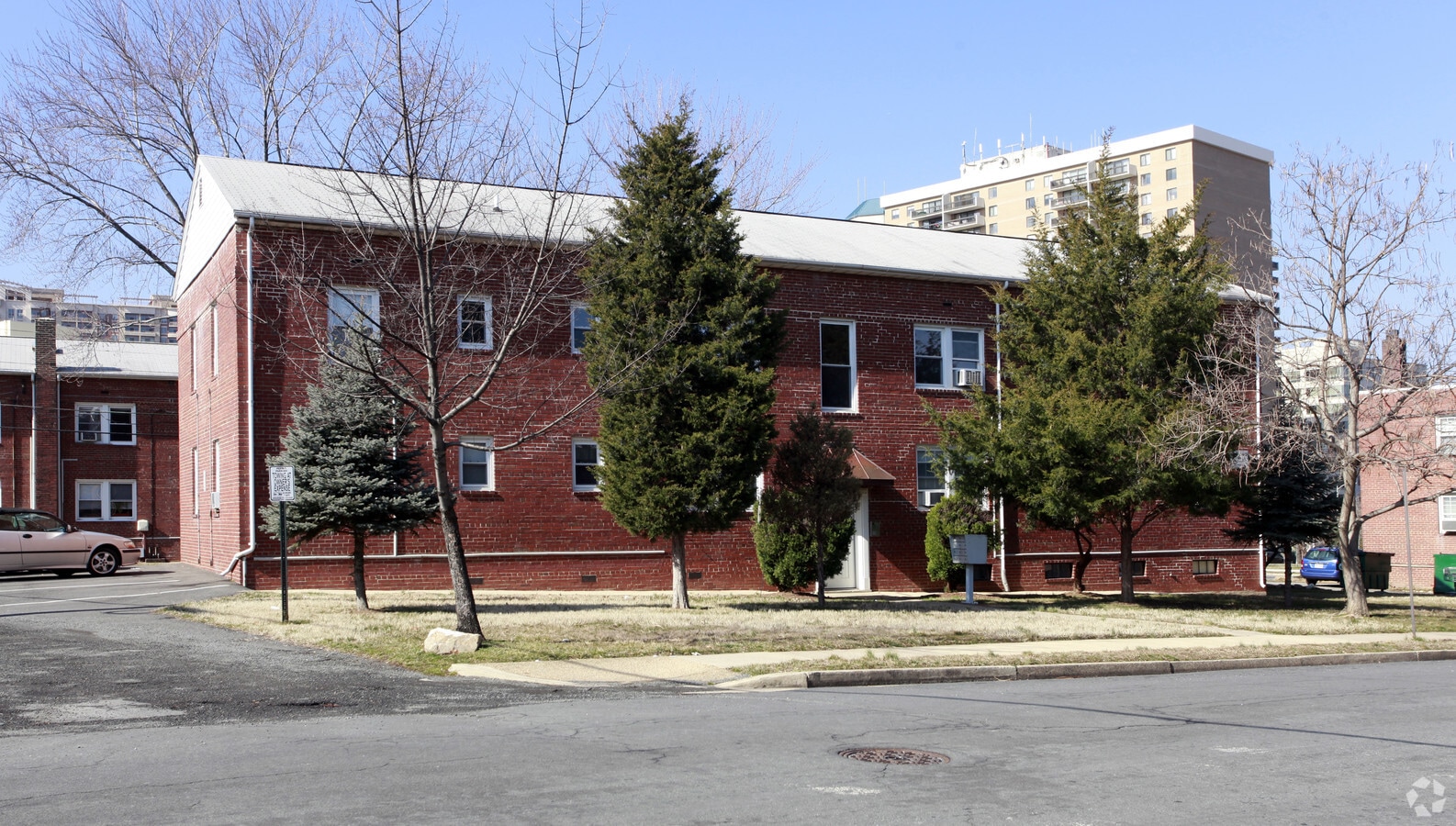 Primary Photo - 726 N Nelson St
