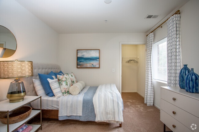 2BR, 2BA - 1,035SF - Bedroom