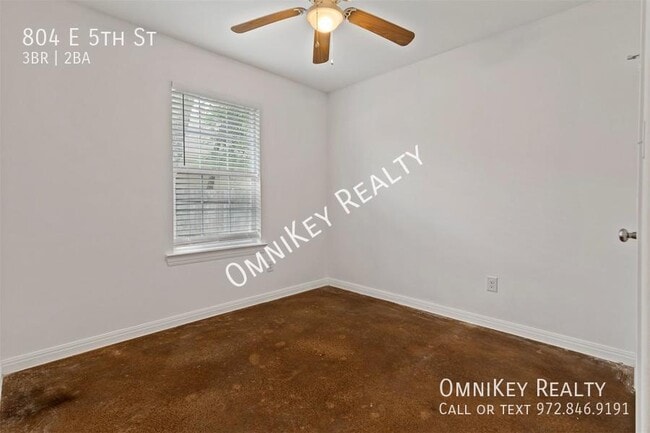 Photo - 804 E 5th St