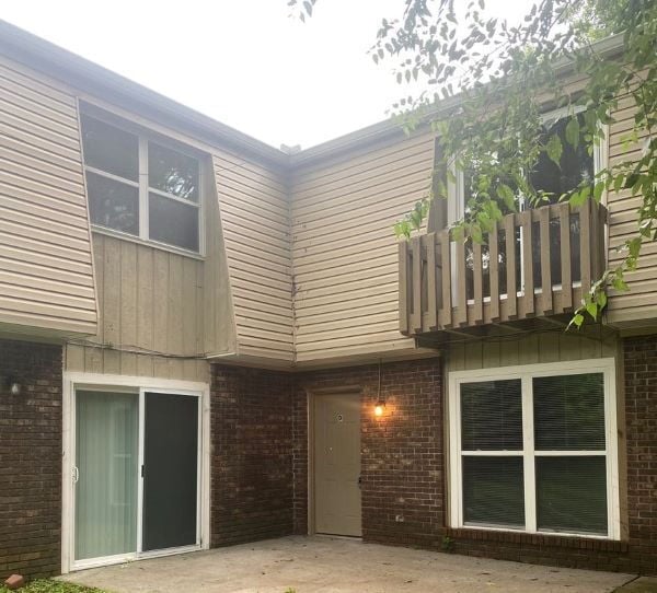 Building Photo - Spacious 2 bdrm/1.5 bath townhome in Cedar... Unit D