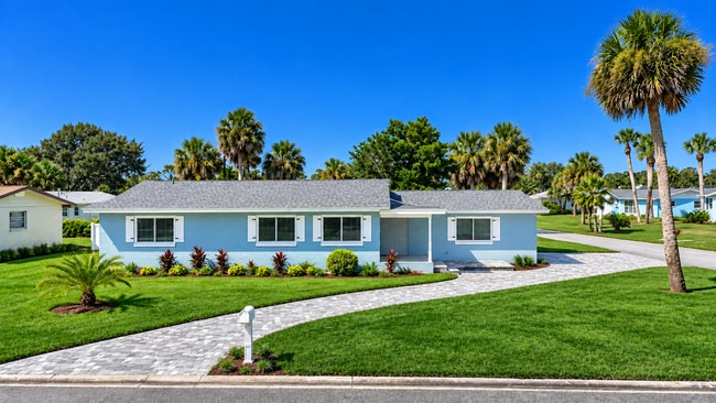 115 Country Club Dr