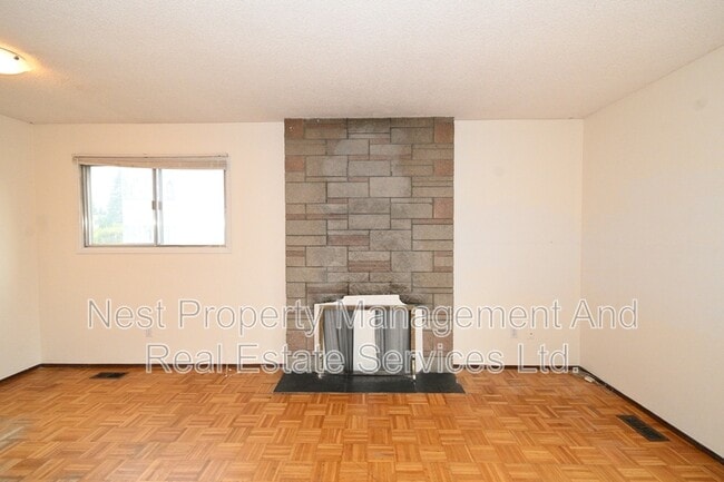 Photo - 215 McIntyre Crescent