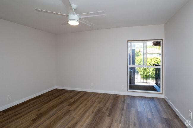 Cuarto piso 2BR, 2BA - 8440 Fountain Ave