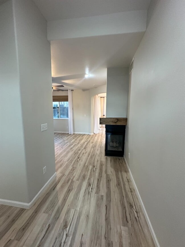 Photo - 721 W Fontaine Ln