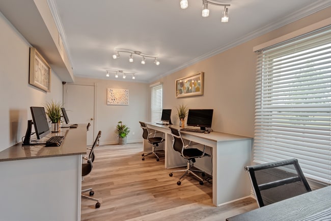 Photo - Silver Lake Apartments