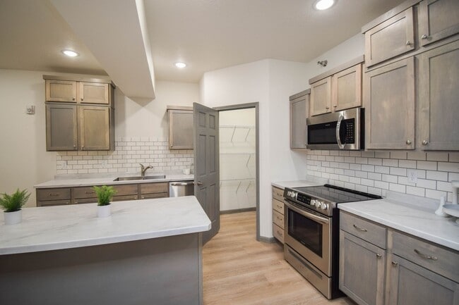 Photo - 7446 S Louise Ave Unit 7446-101
