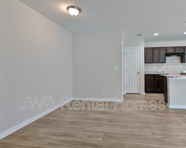 Photo - 8536 Maple St