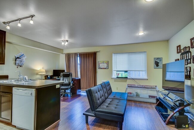 Photo - Spacious 2 Bedroom, 2.5 Bathroom Townhome ...
