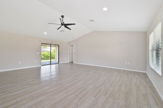 Photo - 8353 Trillium Rd
