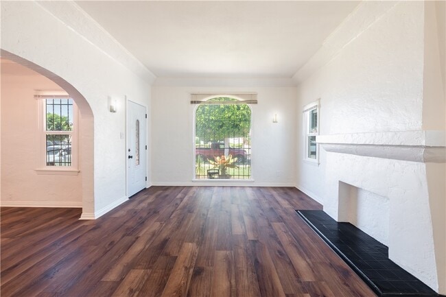 Photo - 8930 S Hobart Blvd