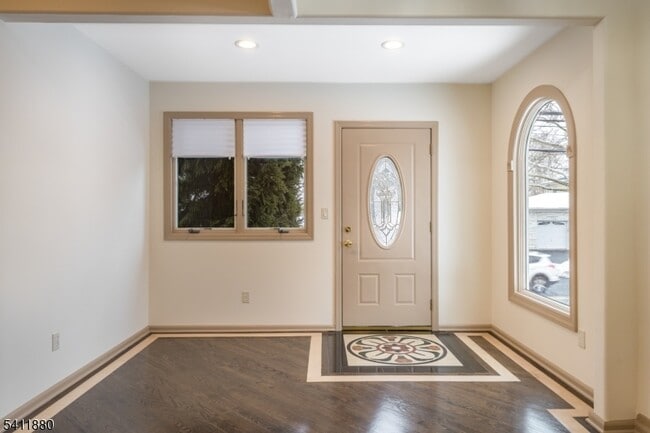 Photo - 302 Walnut Ave