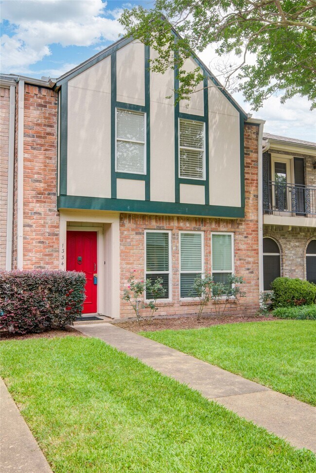 Photo - 1334 Country Pl Dr