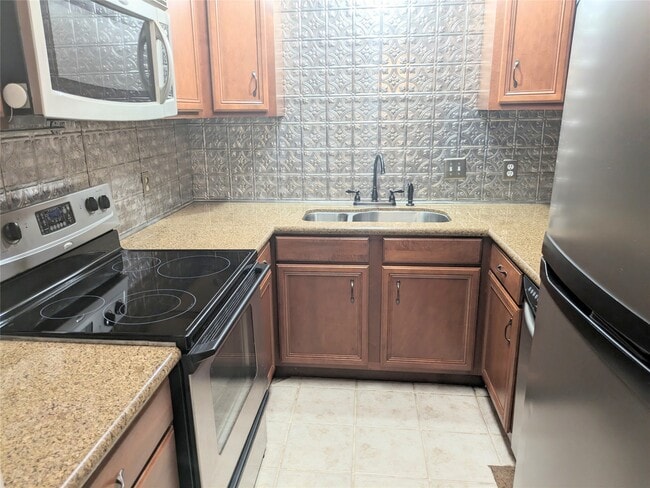 Photo - 2601 Bellefontaine St Unit B204