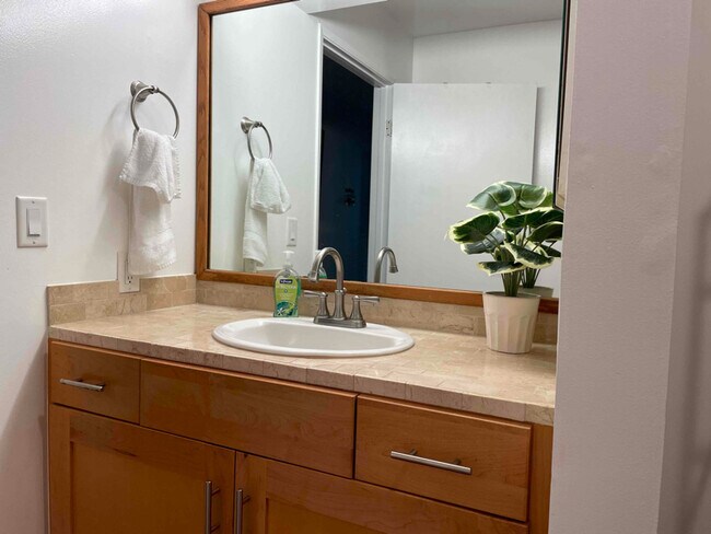 Photo - 75-5669-5669 Kuakini Hwy Unit 3-103