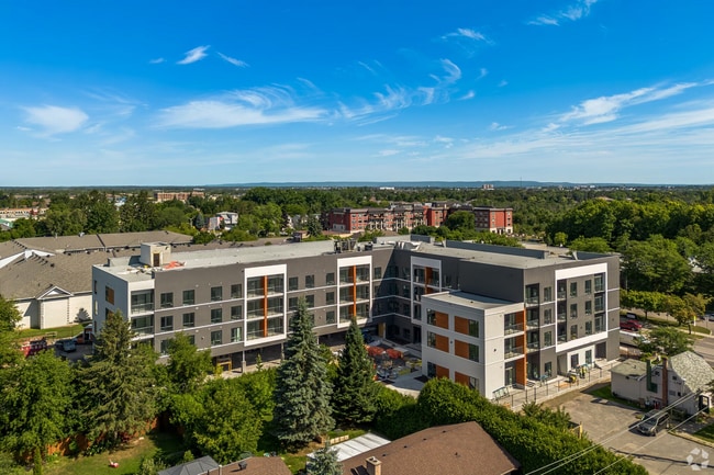 Building Photo - The Landing on Main Unit 412