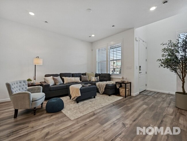 Photo - 8388 Donati Ter