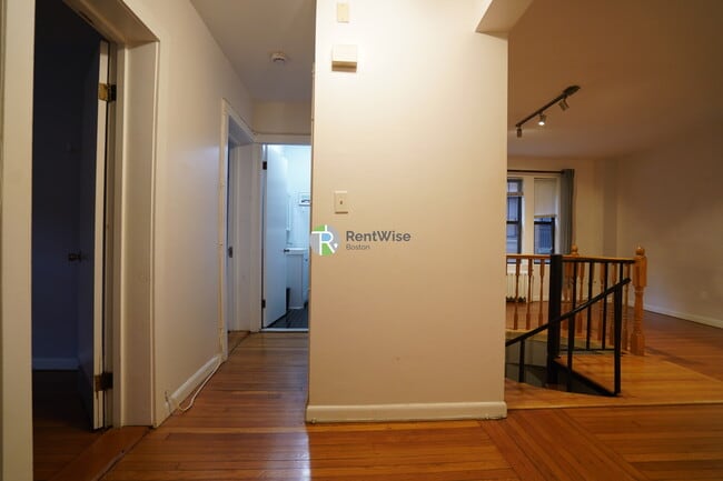 Building Photo - 452 Park Dr Unit 1