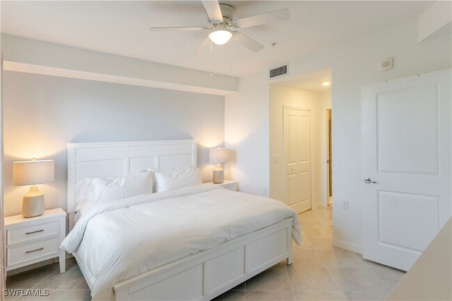 Building Photo - 15345 Grn Acrs Ave Unit 2111