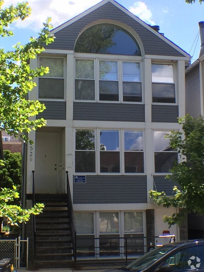 Building Photo - 2529 N Marshfield Ave Unit 2 Rental