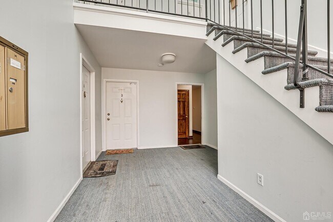135 Beverly Hl Ter