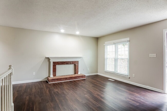 Photo - 2724 Wellington Dr