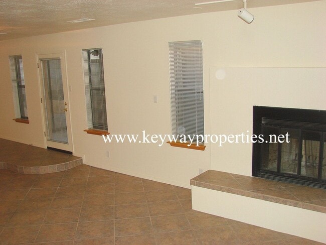 Photo - NE Heights 3 bed 2.5 Bath Townhome