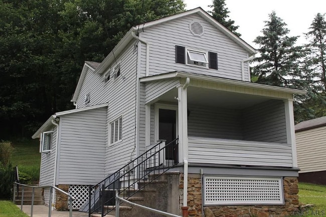 Building Photo - 207 Burkhard St Rental