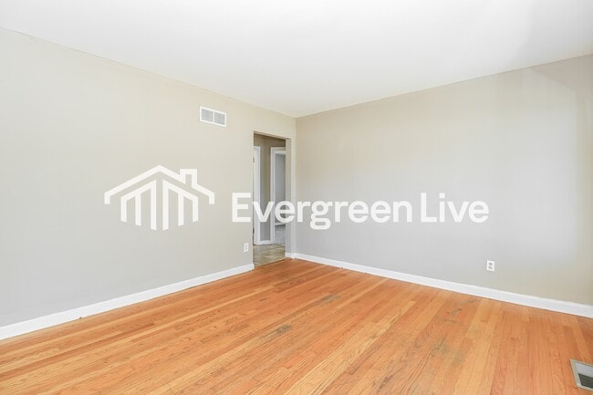 Photo - 230 W St Anthony Ln