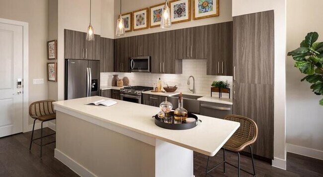 Photo - 5500 Broadway Unit b5