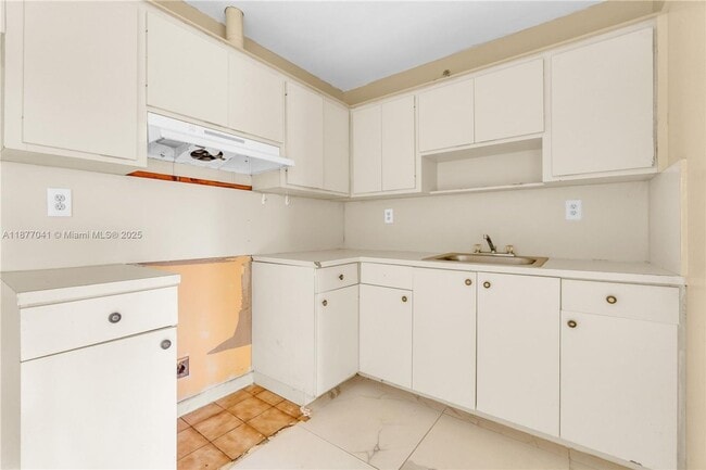 Building Photo - 5807 SW 27th St Rental
