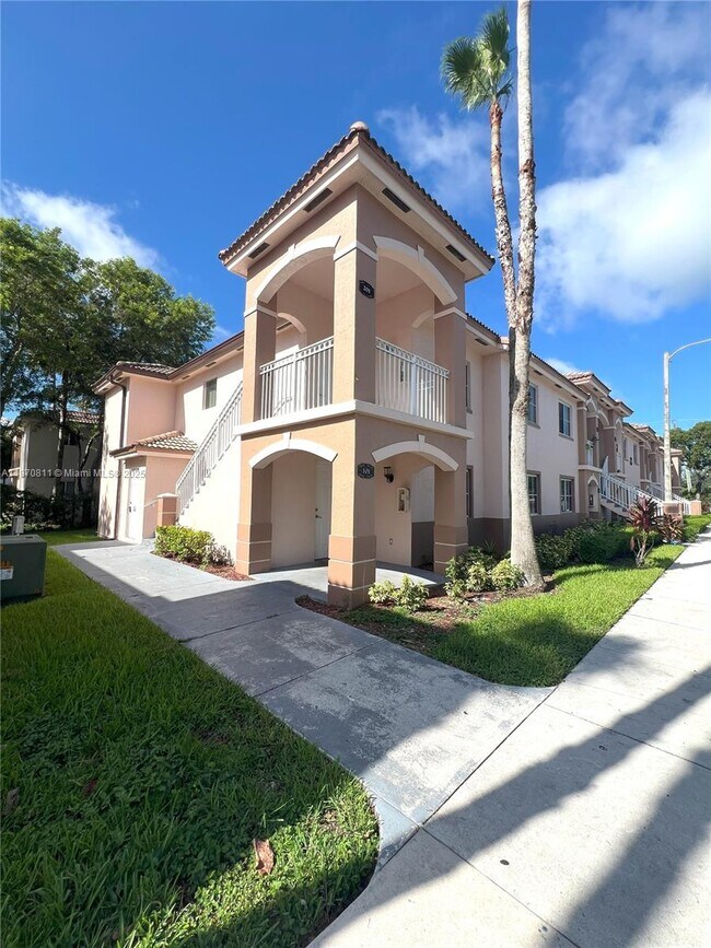 Building Photo - 1240 SE 28th Ct Unit 101 Rental