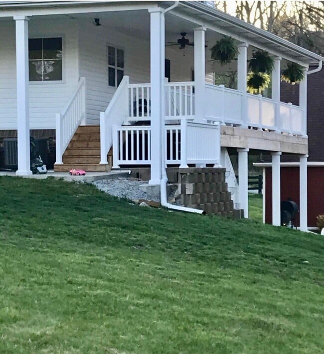 Photo - 877 Porter Rd