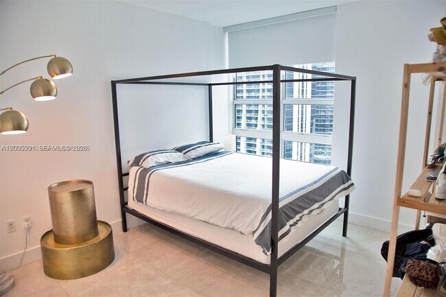 Photo - 951 Brickell Ave Unidad 3007